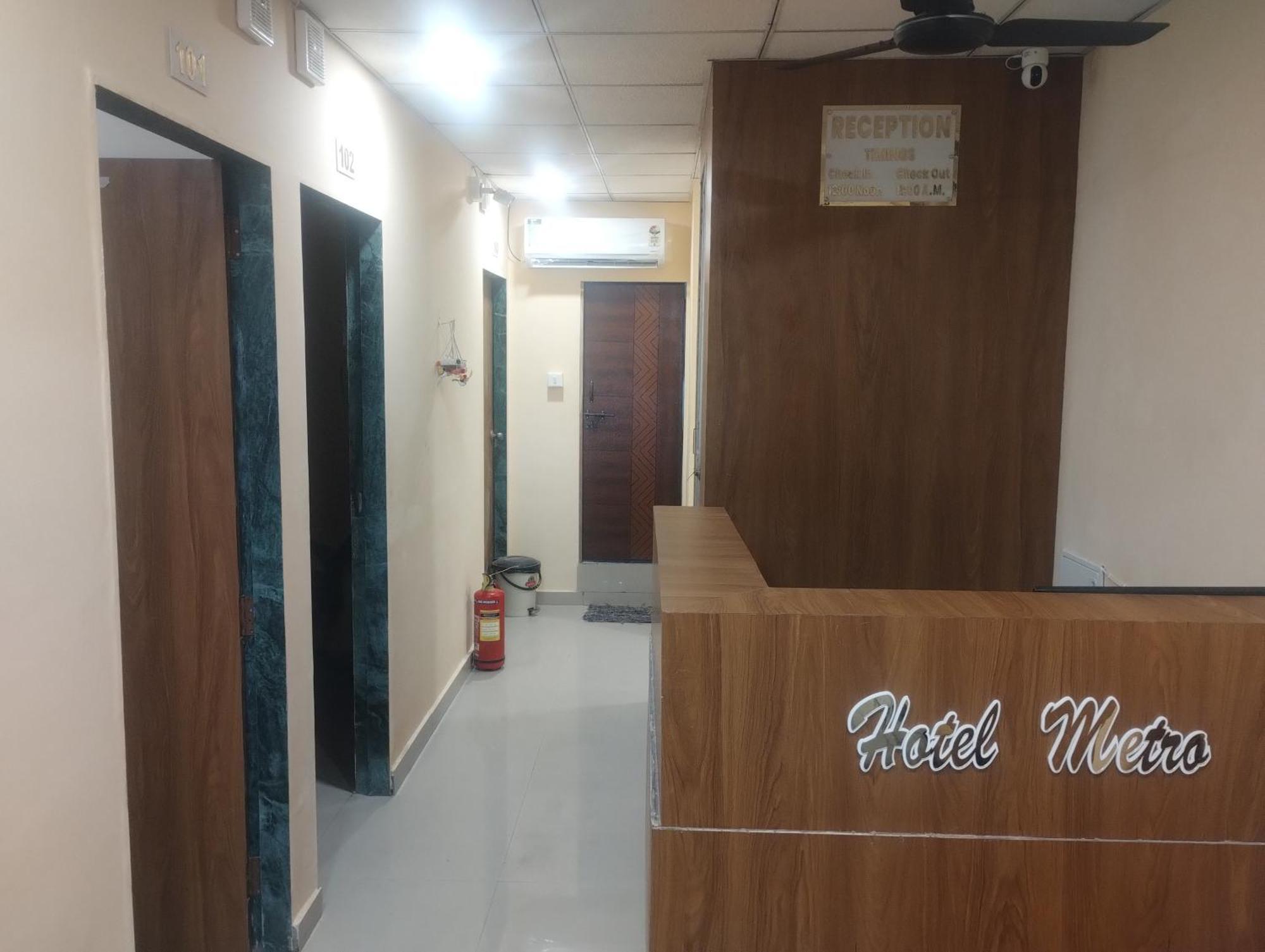 Hotel Metro Althan Surat Bagian luar foto