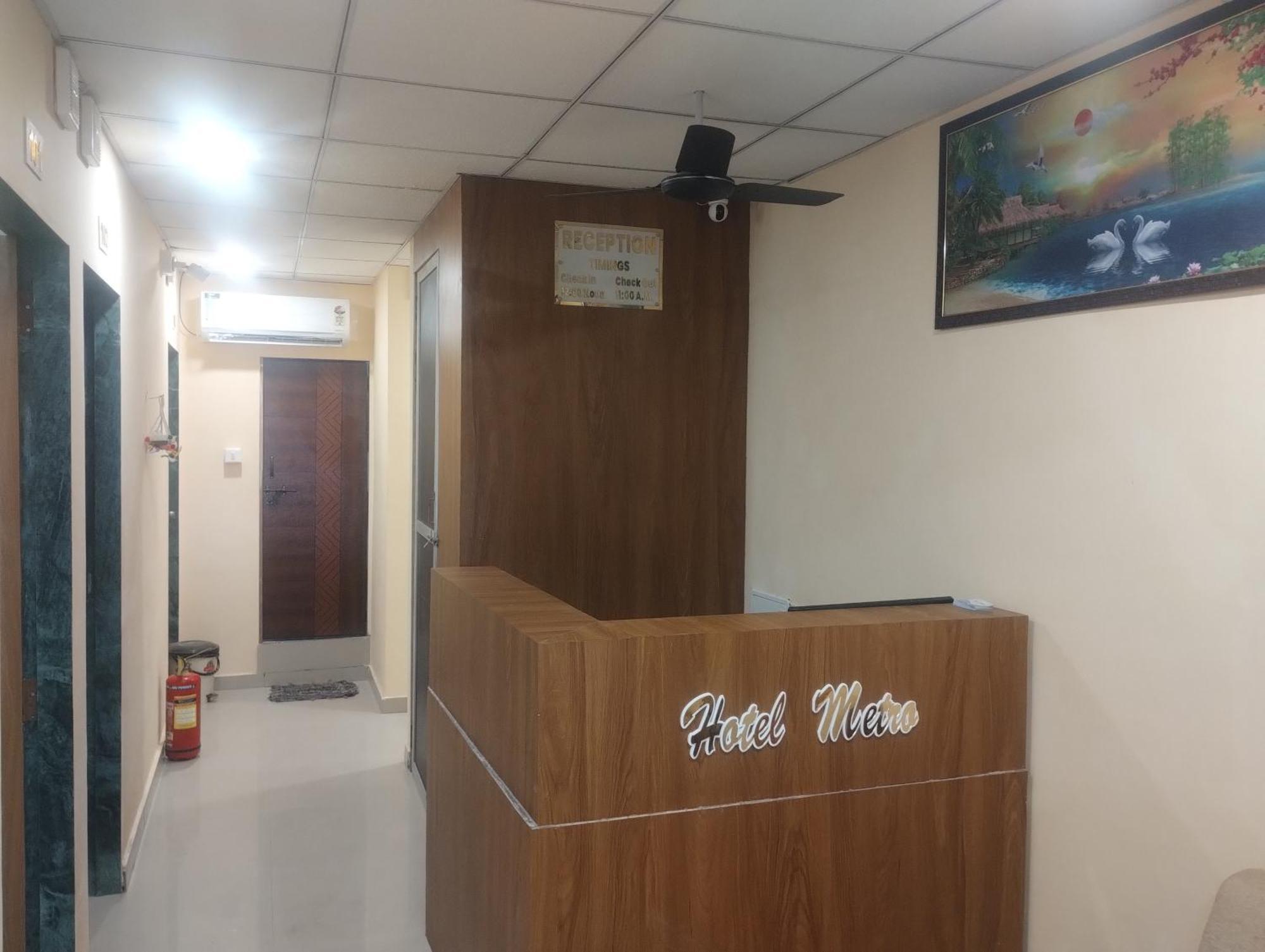 Hotel Metro Althan Surat Bagian luar foto