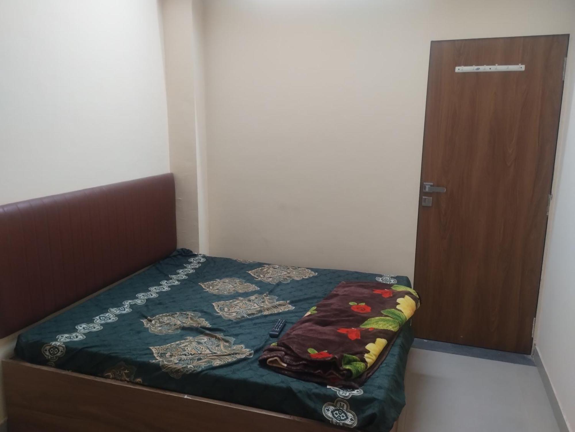 Hotel Metro Althan Surat Bagian luar foto