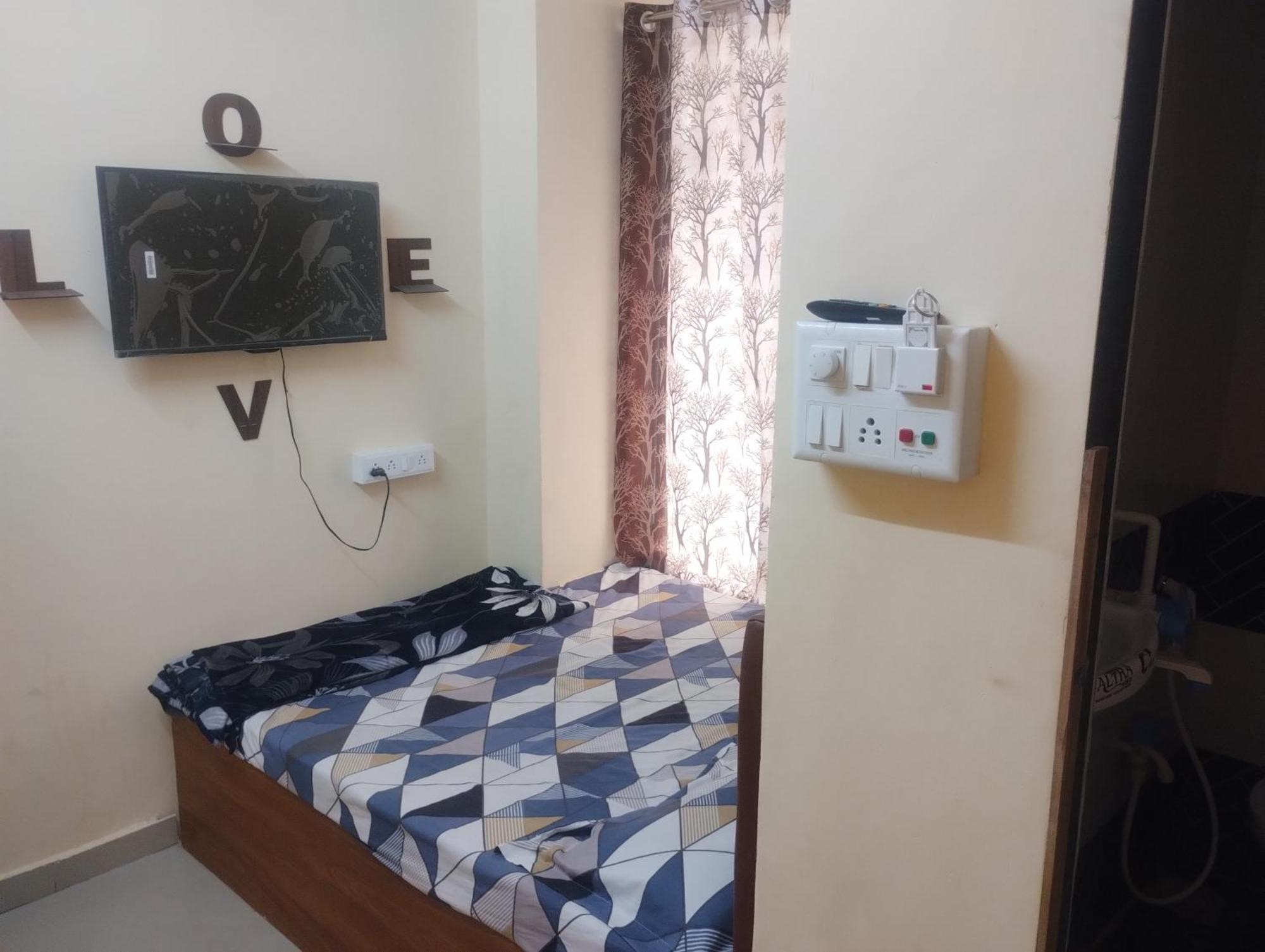 Hotel Metro Althan Surat Bagian luar foto